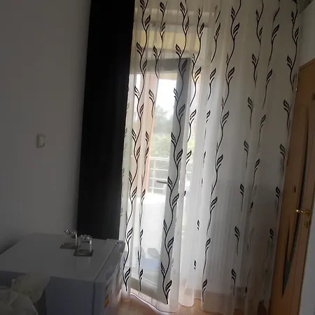 Vila Rapsodiei بيت ضيافة *